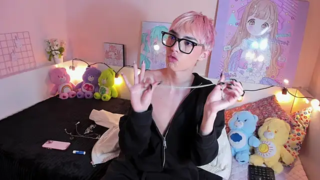 Strawberry Kitty  online show from 13, 11, 2025