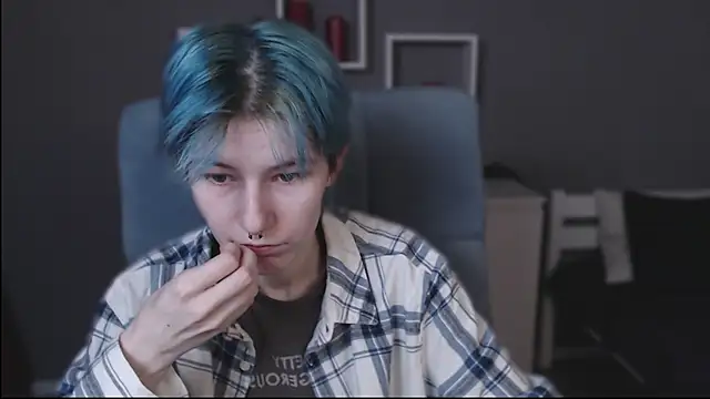 Snapshot of guitarandangell chatting on 23, 10, 2025 guitarandangell online show from 23, 10, 2025