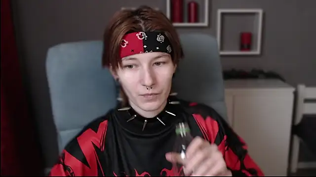 Snapshot of guitarandangell chatting on 17, 12, 2025 guitarandangell online show from 17, 12, 2025