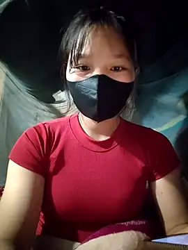 Snapshot of linh-miu99 chatting on 19, 12, 2025 linh-miu99 online show from 19, 12, 2025