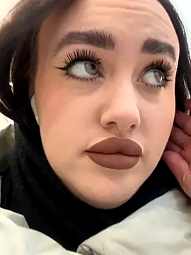 KiraSunshine online show from 10, 11, 2025