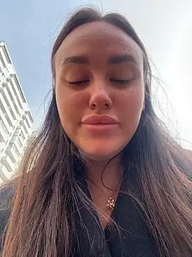 KiraSunshine online show from 5, 4, 2026