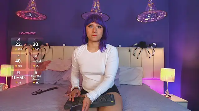 Snapshot of LuanEter chatting on 28, 10, 2025 LuanEter online show from 28, 10, 2025