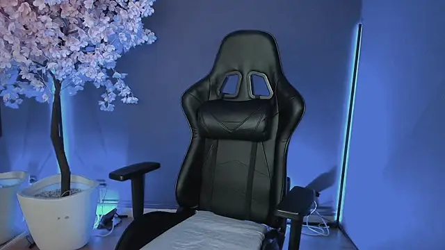 Snapshot of LuanEter chatting on 26, 11, 2025 LuanEter online show from 26, 11, 2025