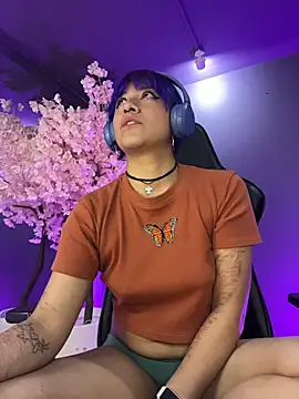 Snapshot of LuanEter chatting on 30, 11, 2025 LuanEter online show from 30, 11, 2025