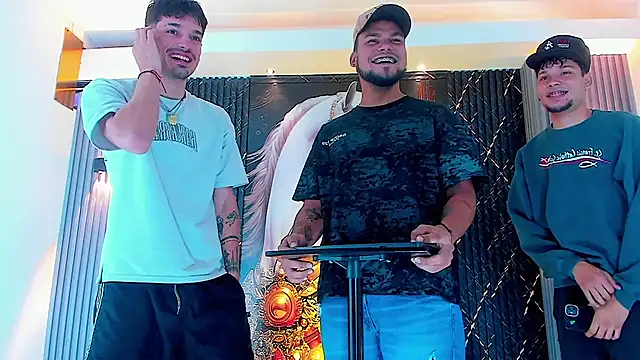 Snapshot of handsome_boys22 chatting on 26, 10, 2025 handsome boys22 online show from 26, 10, 2025