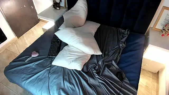 melanie roux   online show from 2, 4, 2026