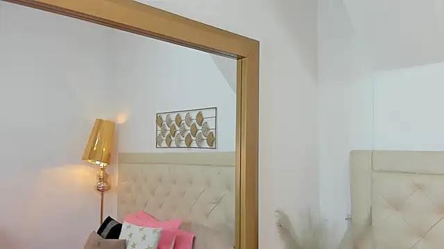 lucia lorenz online show from 6, 11, 2025