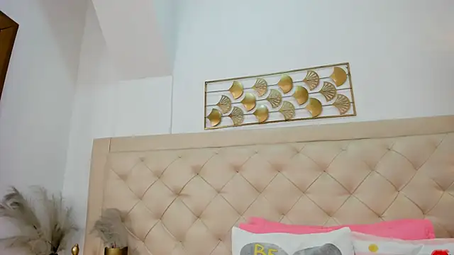 lucia lorenz online show from 8, 2, 2026