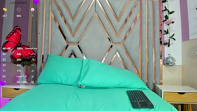 Snapshot of vanesaa_mejia chatting on 3, 12, 2025 vanesaa mejia online show from 3, 12, 2025