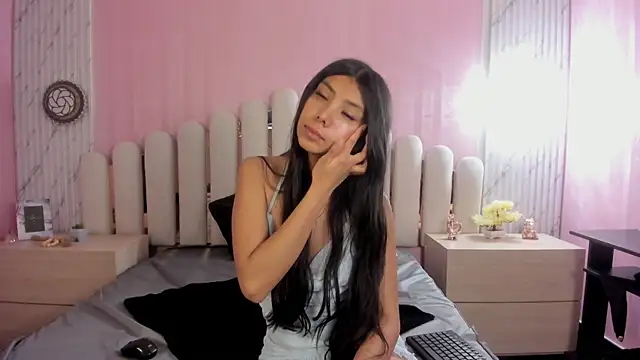 Isabella Marsh online show from 1, 12, 2025