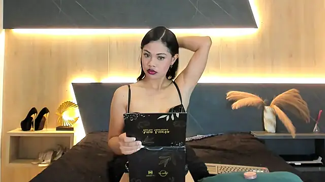 Snapshot of LorenaVarga chatting on 2, 5, 2026 LorenaVarga online show from 2, 5, 2026