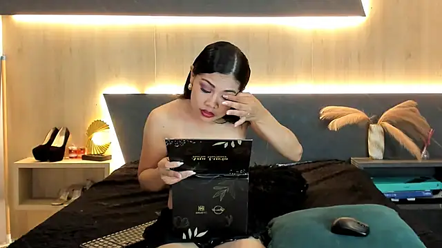 Snapshot of LorenaVarga chatting on 13, 5, 2026 LorenaVarga online show from 13, 5, 2026
