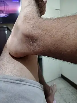 Snapshot of gigant_boy00 chatting on 19, 10, 2025 gigant boy00 online show from 19, 10, 2025