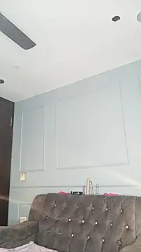 Orianabluee  online show from 30, 11, 2025