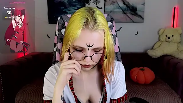 Snapshot of MitaSide chatting on 31, 10, 2025 MitaSide online show from 31, 10, 2025