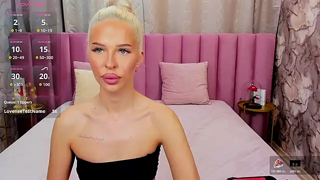 Snapshot of KailaCrystall chatting on 19, 10, 2025 KailaCrystall online show from 19, 10, 2025