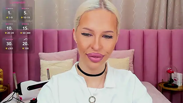 Snapshot of KailaCrystall chatting on 12, 11, 2025 KailaCrystall online show from 12, 11, 2025