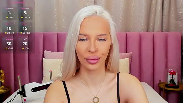 Snapshot of KailaCrystall chatting on 3, 12, 2025 KailaCrystall online show from 3, 12, 2025