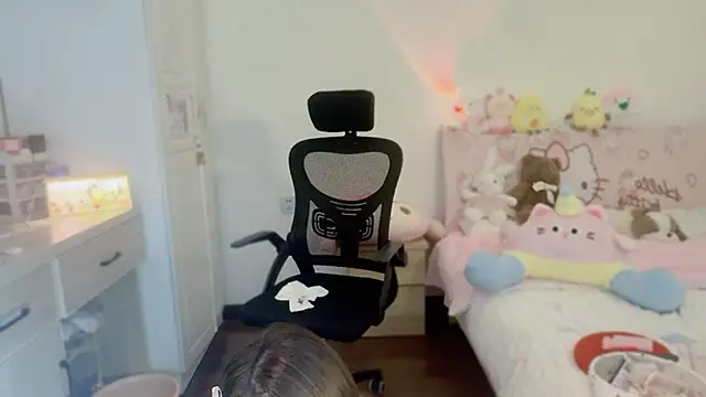 Snapshot of Onecutelittle chatting on 5, 11, 2025 Onecutelittle online show from 5, 11, 2025