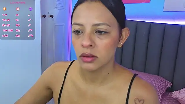 Snapshot of Aria_Russo chatting on 26, 11, 2025 Aria Russo online show from 26, 11, 2025