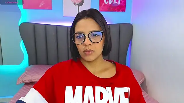 Snapshot of Aria_Russo chatting on 5, 12, 2025 Aria Russo online show from 5, 12, 2025