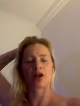 Snapshot of milfdawn chatting on 18, 10, 2025 milfdawn online show from 18, 10, 2025