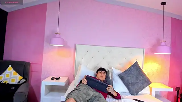 SantiOlsen online show from 9, 11, 2025