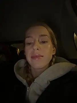 Snapshot of kira_mia chatting on 1, 12, 2025 kira mia online show from 1, 12, 2025