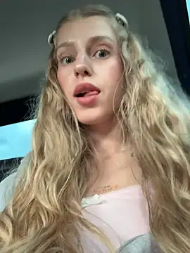 kira mia online show from 4, 7, 2026