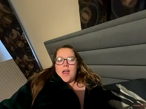 Scarletcum22 online show from 1, 12, 2025