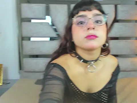 Mindy Star  online show from 6, 11, 2025