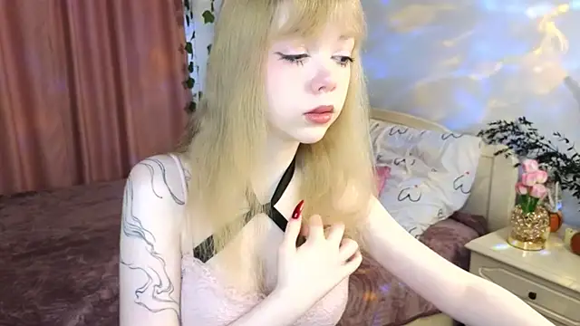 Snapshot of Rochelle_Dolly chatting on 15, 12, 2025 Rochelle Dolly online show from 15, 12, 2025