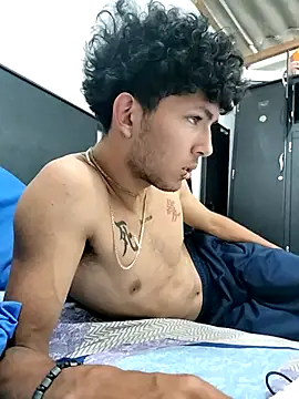 Snapshot of LyliaWood chatting on 25, 10, 2025 LyliaWood online show from 25, 10, 2025