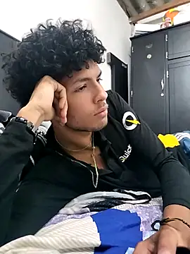 Snapshot of LyliaWood chatting on 28, 10, 2025 LyliaWood online show from 28, 10, 2025