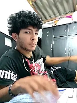 Snapshot of LyliaWood chatting on 4, 11, 2025 LyliaWood online show from 4, 11, 2025