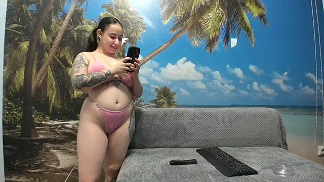 Snapshot of kimberd33 chatting on 14, 11, 2025 kimberd33 online show from 14, 11, 2025