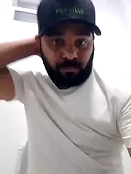 Snapshot of Sfdocom chatting on 4, 11, 2025 Sfdocom online show from 4, 11, 2025