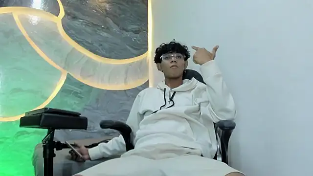 Sex Boy 33  online show from 26, 10, 2025