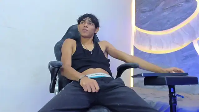 Sex Boy 33  online show from 13, 11, 2025