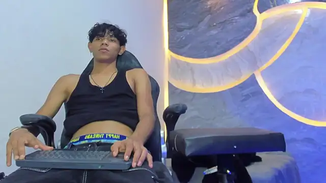 Sex Boy 33  online show from 14, 11, 2025