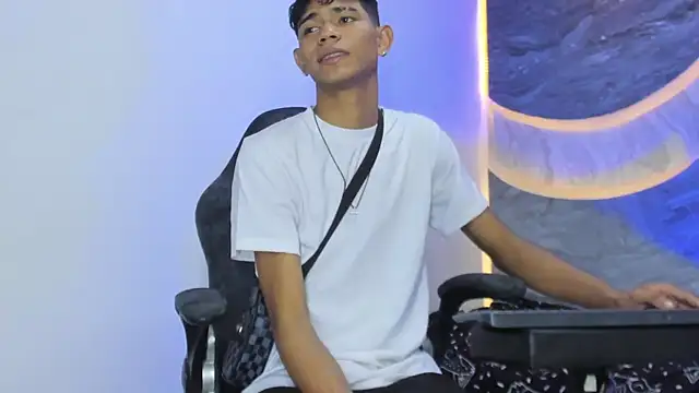 Sex Boy 33  online show from 19, 12, 2025