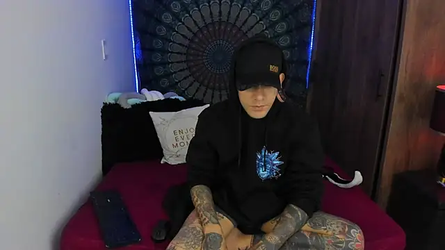 Snapshot of cleoo_jhonny chatting on 6, 11, 2025 cleoo jhonny online show from 6, 11, 2025