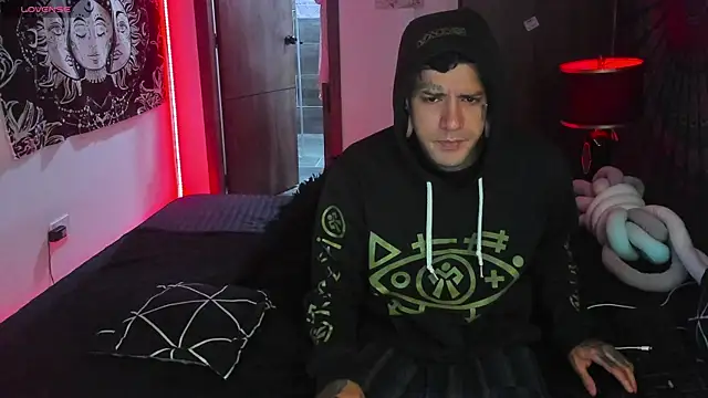 Snapshot of cleoo_jhonny chatting on 22, 11, 2025 cleoo jhonny online show from 22, 11, 2025