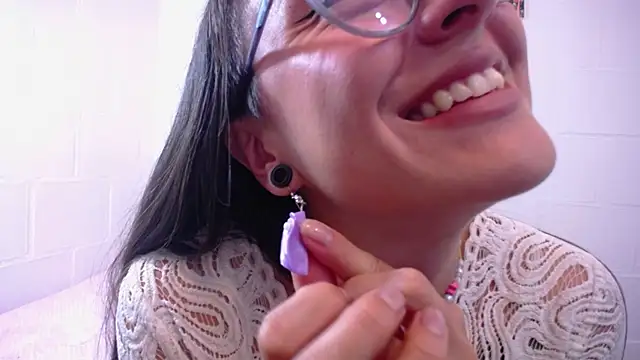 Snapshot of _IR1S_ chatting on 27, 10, 2025 IR1S online show from 27, 10, 2025