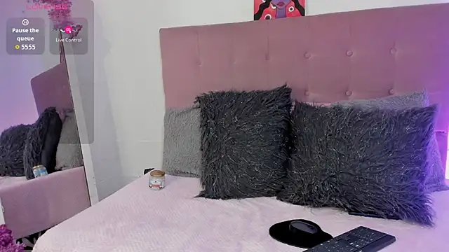 Snapshot of _IR1S_ chatting on 3, 11, 2025 IR1S online show from 3, 11, 2025