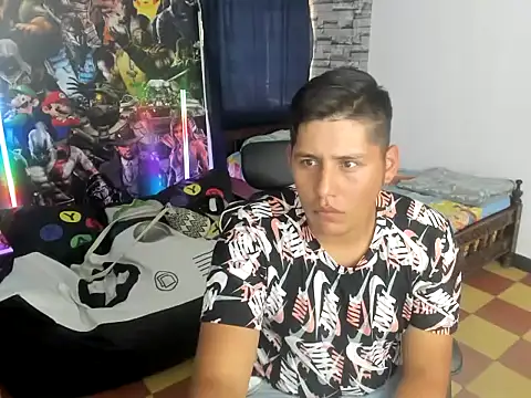 Snapshot of maiker_lozano_ chatting on 21, 10, 2025 maiker lozano online show from 21, 10, 2025