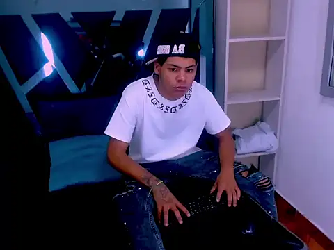 Yordi Alpha online show from 7, 11, 2025