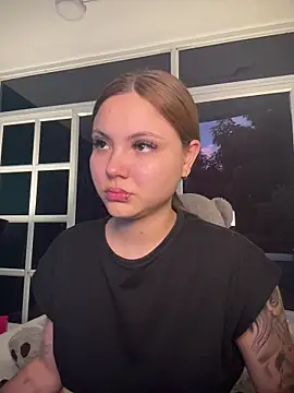 Snapshot of Beella1_ chatting on 19, 11, 2025 Beella1 online show from 19, 11, 2025