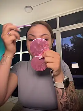 Snapshot of Beella1_ chatting on 27, 11, 2025 Beella1 online show from 27, 11, 2025